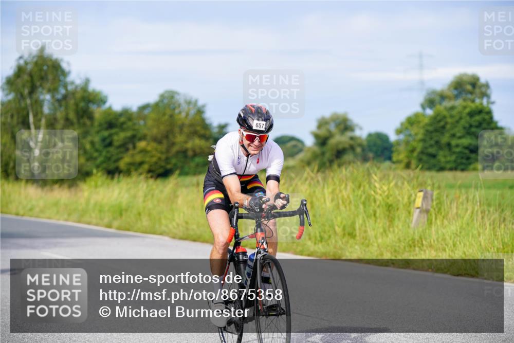 31.08.2025 - Elbe Triathlon Hamburg Michael Burmester http://msf.ph/oto/8675358 31.08.2025 10:19:31 Radfahren 657, 760, 808, 915, 932 meine-sportfotos.de