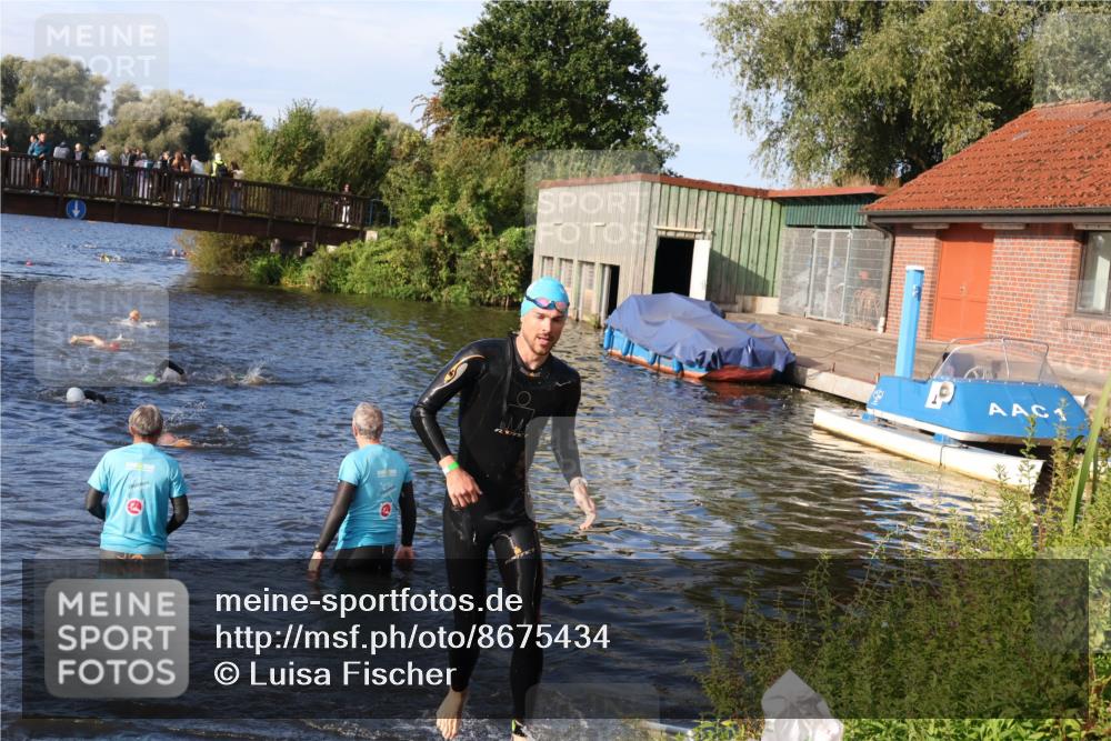 31.08.2025 - Elbe Triathlon Hamburg Luisa Fischer http://msf.ph/oto/8675434 31.08.2025 08:57:12 Schwimmen 458, 542 meine-sportfotos.de