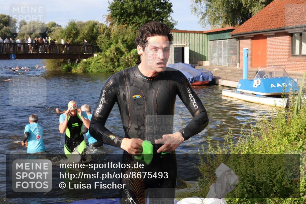 31.08.2025 - Elbe Triathlon Hamburg Luisa Fischer http://msf.ph/oto/8675493 31.08.2025 08:57:29 Schwimmen 462, 516, 532 meine-sportfotos.de