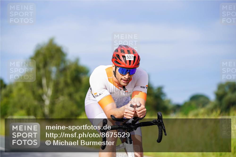 31.08.2025 - Elbe Triathlon Hamburg Michael Burmester http://msf.ph/oto/8675529 31.08.2025 10:20:25 Radfahren 726, 854, 1033 meine-sportfotos.de
