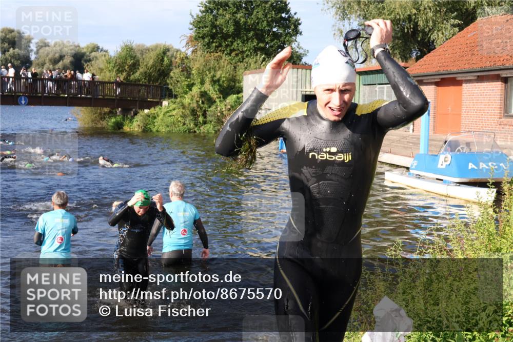 31.08.2025 - Elbe Triathlon Hamburg Luisa Fischer http://msf.ph/oto/8675570 31.08.2025 08:58:25 Schwimmen 395, 426, 430, 439 meine-sportfotos.de
