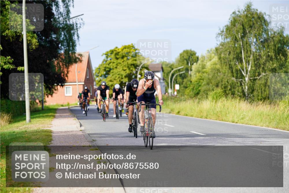 31.08.2025 - Elbe Triathlon Hamburg Michael Burmester http://msf.ph/oto/8675580 31.08.2025 10:20:43 Radfahren 588, 749, 947, 968, 1023, 1045, 1078, 1100 meine-sportfotos.de