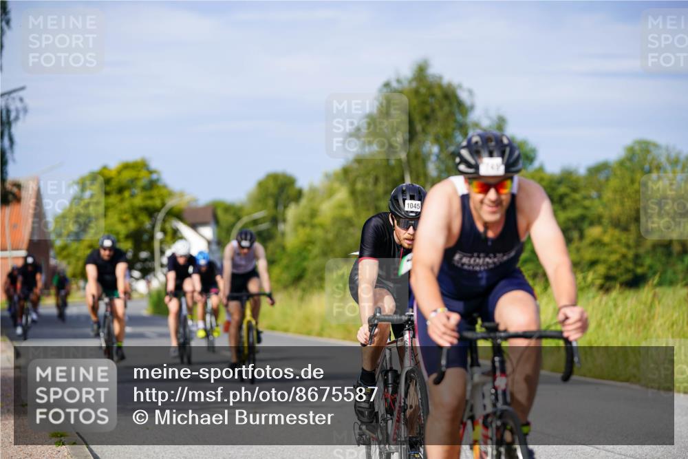 31.08.2025 - Elbe Triathlon Hamburg Michael Burmester http://msf.ph/oto/8675587 31.08.2025 10:20:45 Radfahren 564, 588, 749, 947, 968, 1012, 1023, 1045, 1078, 1100 meine-sportfotos.de