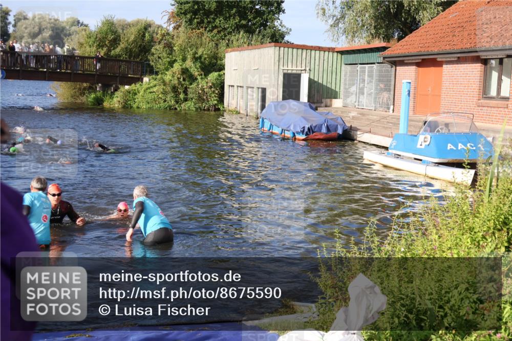 31.08.2025 - Elbe Triathlon Hamburg Luisa Fischer http://msf.ph/oto/8675590 31.08.2025 08:58:29 Schwimmen 395, 426, 430 meine-sportfotos.de