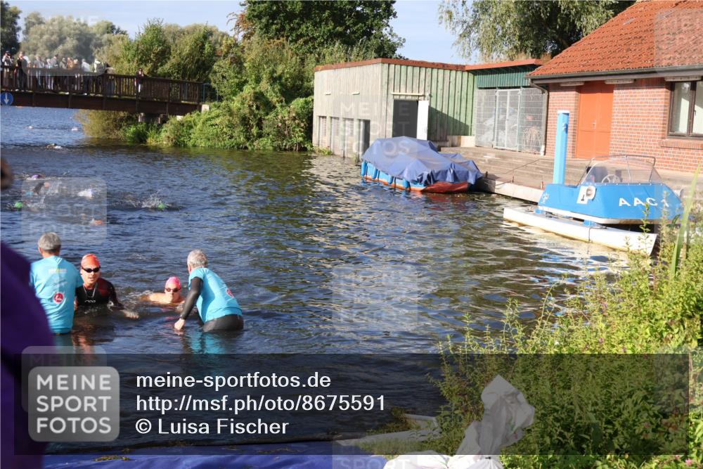 31.08.2025 - Elbe Triathlon Hamburg Luisa Fischer http://msf.ph/oto/8675591 31.08.2025 08:58:30 Schwimmen 395, 426, 430 meine-sportfotos.de