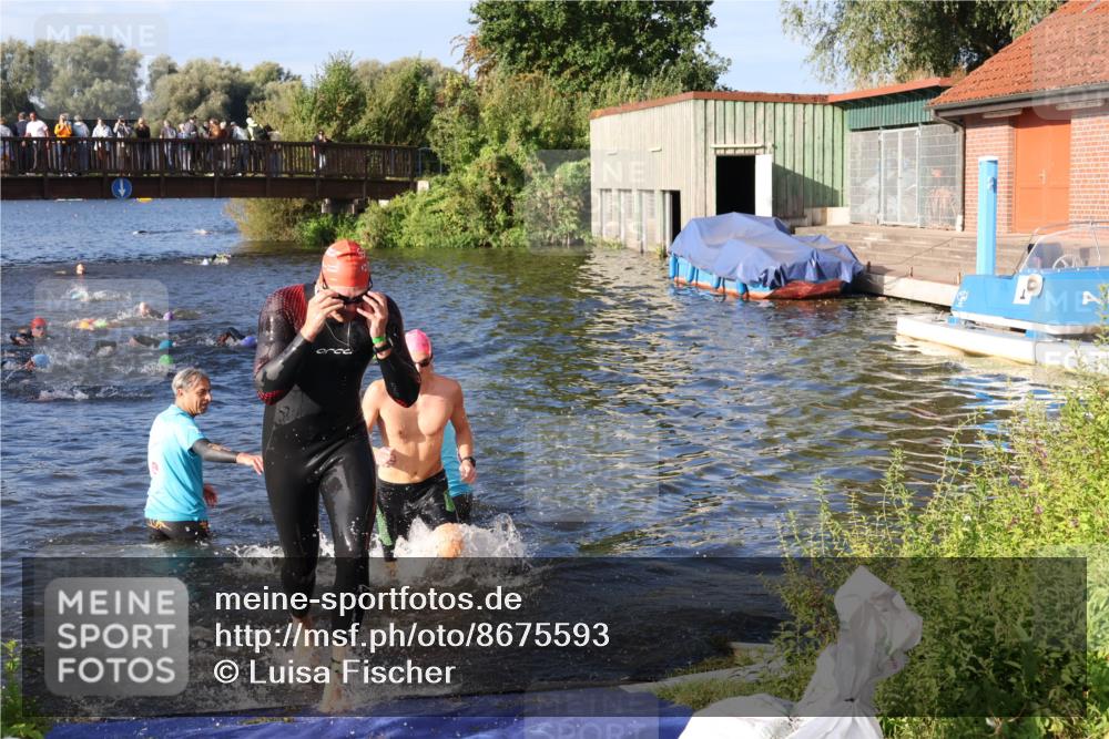 31.08.2025 - Elbe Triathlon Hamburg Luisa Fischer http://msf.ph/oto/8675593 31.08.2025 08:58:33 Schwimmen 395, 426 meine-sportfotos.de