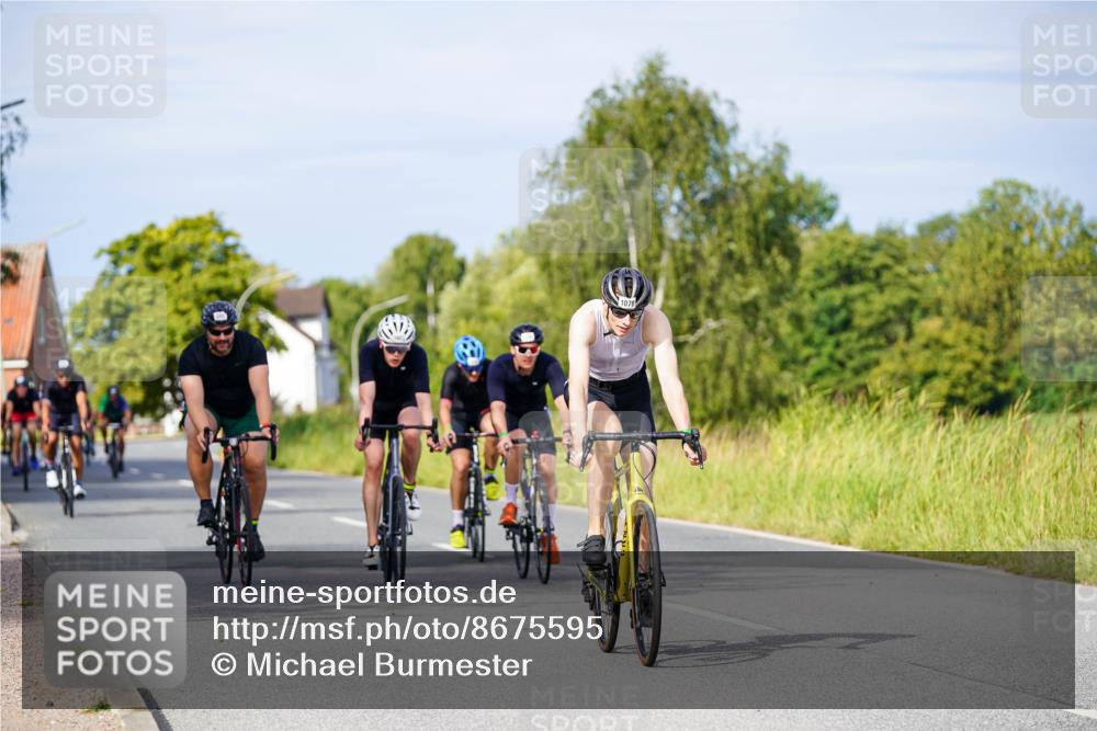 31.08.2025 - Elbe Triathlon Hamburg Michael Burmester http://msf.ph/oto/8675595 31.08.2025 10:20:46 Radfahren 564, 588, 749, 947, 968, 1012, 1023, 1045, 1078, 1100 meine-sportfotos.de