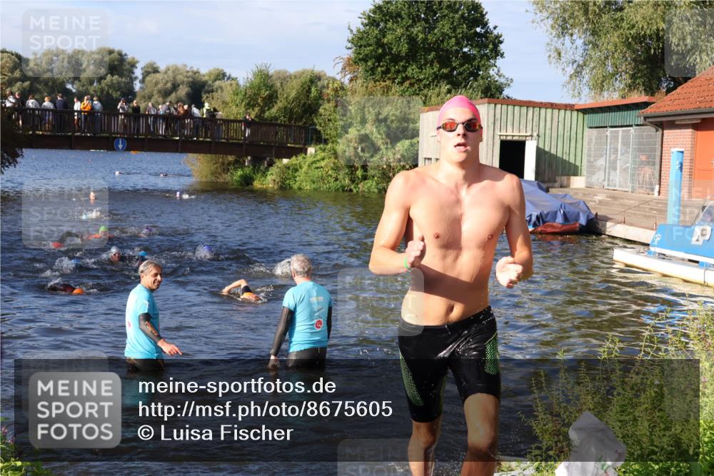 31.08.2025 - Elbe Triathlon Hamburg Luisa Fischer http://msf.ph/oto/8675605 31.08.2025 08:58:35 Schwimmen 395, 426, 464 meine-sportfotos.de