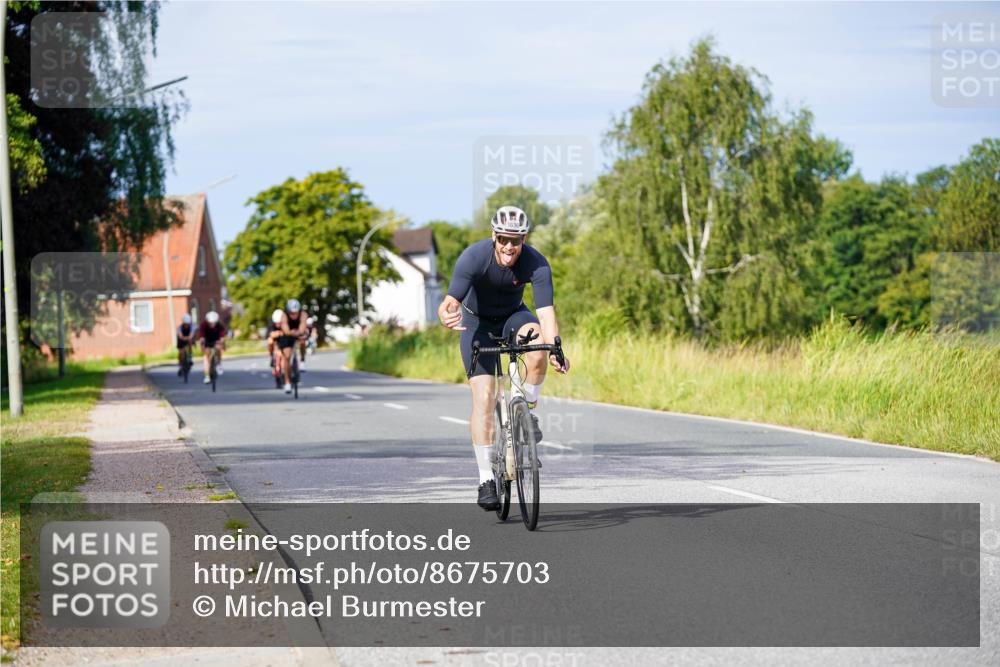 31.08.2025 - Elbe Triathlon Hamburg Michael Burmester http://msf.ph/oto/8675703 31.08.2025 10:21:18 Radfahren 687, 822, 1034, 1036 meine-sportfotos.de