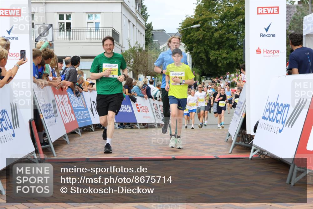 31.08.2025 - 21. Blankeneser Heldenlauf Strokosch-Dieckow http://msf.ph/oto/8675714 31.08.2025 10:34:34 Ziel 2110, 2668, 2090, 2083 meine-sportfotos.de