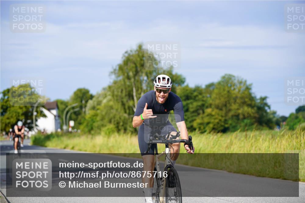 31.08.2025 - Elbe Triathlon Hamburg Michael Burmester http://msf.ph/oto/8675716 31.08.2025 10:21:19 Radfahren 687, 744, 822, 1034, 1036 meine-sportfotos.de