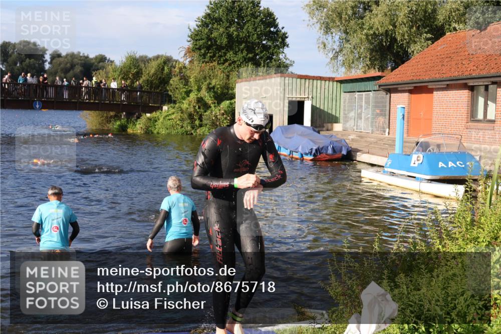 31.08.2025 - Elbe Triathlon Hamburg Luisa Fischer http://msf.ph/oto/8675718 31.08.2025 08:59:57 Schwimmen 445, 451 meine-sportfotos.de