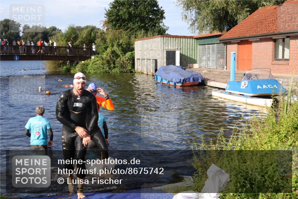 31.08.2025 - Elbe Triathlon Hamburg Luisa Fischer http://msf.ph/oto/8675742 31.08.2025 09:00:19 Schwimmen 456, 490 meine-sportfotos.de