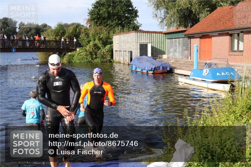 31.08.2025 - Elbe Triathlon Hamburg Luisa Fischer http://msf.ph/oto/8675746 31.08.2025 09:00:20 Schwimmen 456, 490 meine-sportfotos.de