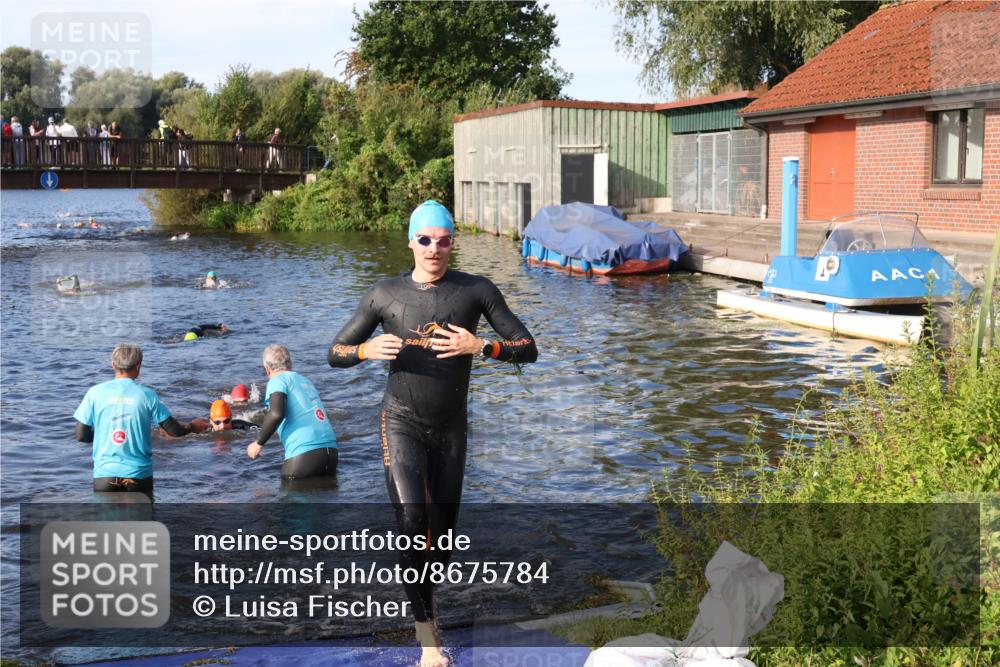 31.08.2025 - Elbe Triathlon Hamburg Luisa Fischer http://msf.ph/oto/8675784 31.08.2025 09:00:43 Schwimmen 393, 403, 424, 489 meine-sportfotos.de