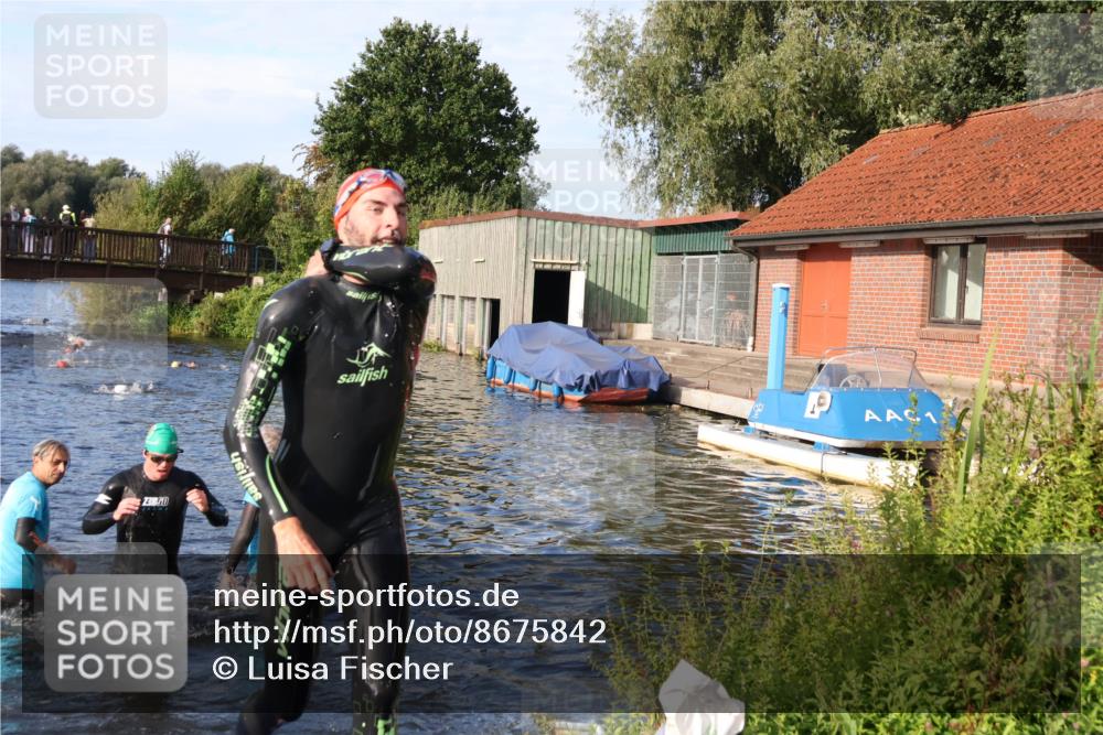 31.08.2025 - Elbe Triathlon Hamburg Luisa Fischer http://msf.ph/oto/8675842 31.08.2025 09:01:08 Schwimmen 471, 514 meine-sportfotos.de