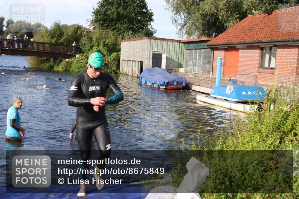 31.08.2025 - Elbe Triathlon Hamburg Luisa Fischer http://msf.ph/oto/8675849 31.08.2025 09:01:11 Schwimmen 471, 514 meine-sportfotos.de