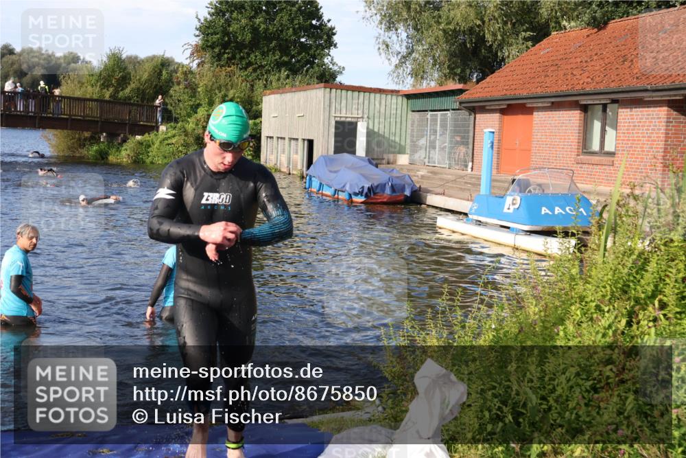 31.08.2025 - Elbe Triathlon Hamburg Luisa Fischer http://msf.ph/oto/8675850 31.08.2025 09:01:12 Schwimmen 471, 514 meine-sportfotos.de