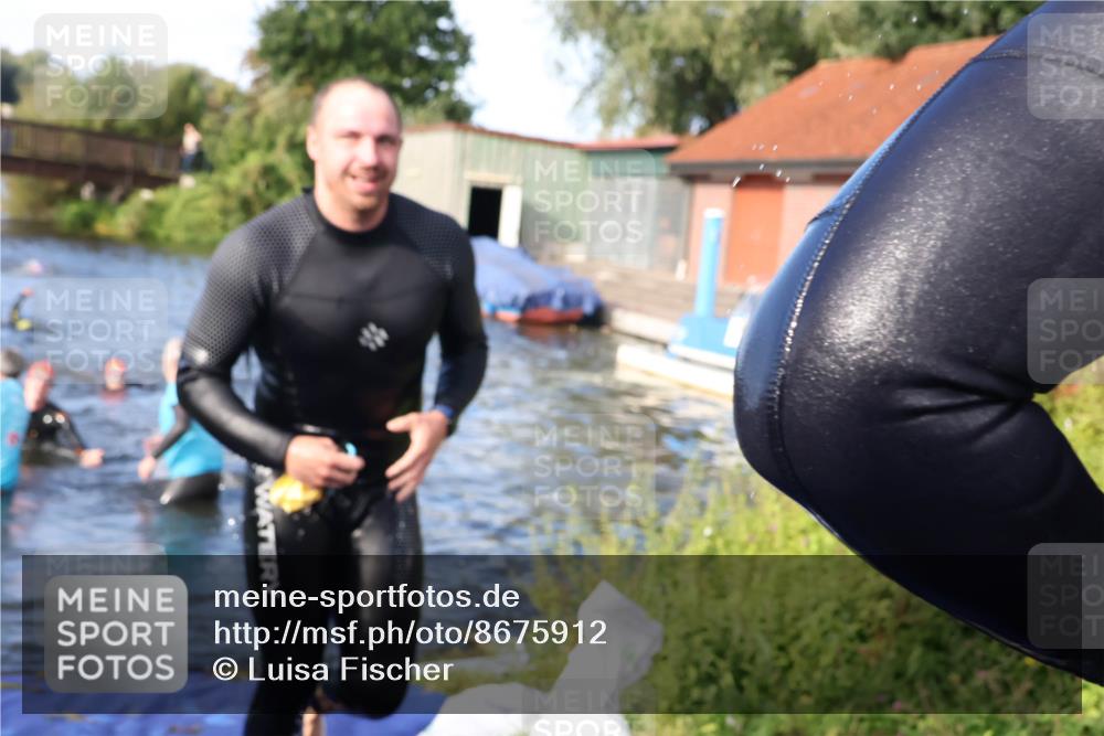 31.08.2025 - Elbe Triathlon Hamburg Luisa Fischer http://msf.ph/oto/8675912 31.08.2025 09:01:47 Schwimmen 421, 431, 444, 534 meine-sportfotos.de