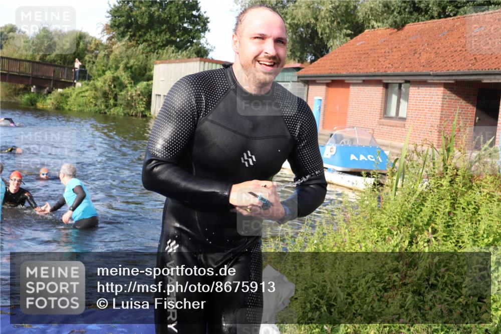 31.08.2025 - Elbe Triathlon Hamburg Luisa Fischer http://msf.ph/oto/8675913 31.08.2025 09:01:47 Schwimmen 421, 431, 444, 534 meine-sportfotos.de