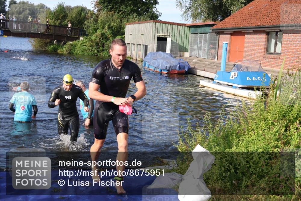 31.08.2025 - Elbe Triathlon Hamburg Luisa Fischer http://msf.ph/oto/8675951 31.08.2025 09:02:05 Schwimmen 469, 507 meine-sportfotos.de