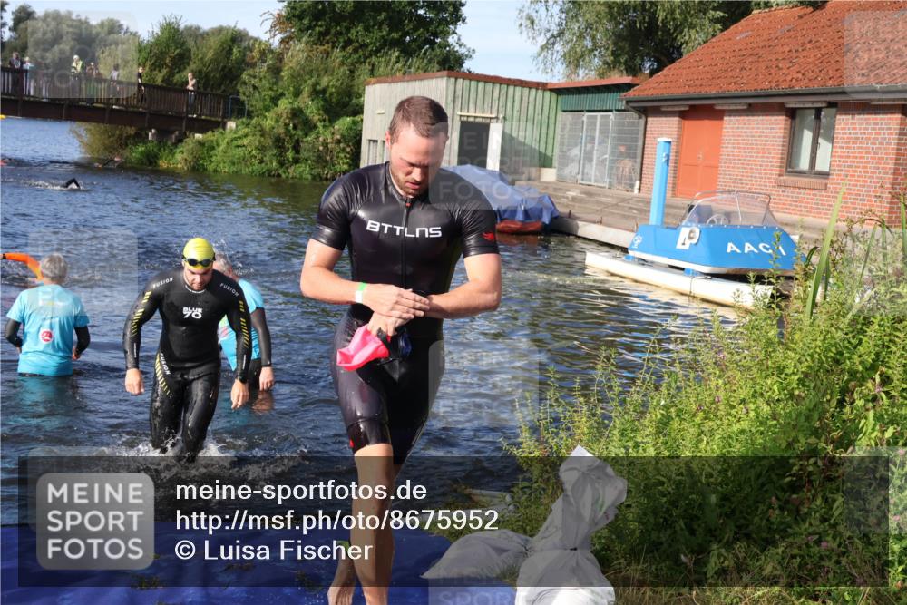 31.08.2025 - Elbe Triathlon Hamburg Luisa Fischer http://msf.ph/oto/8675952 31.08.2025 09:02:06 Schwimmen 409, 469, 507 meine-sportfotos.de
