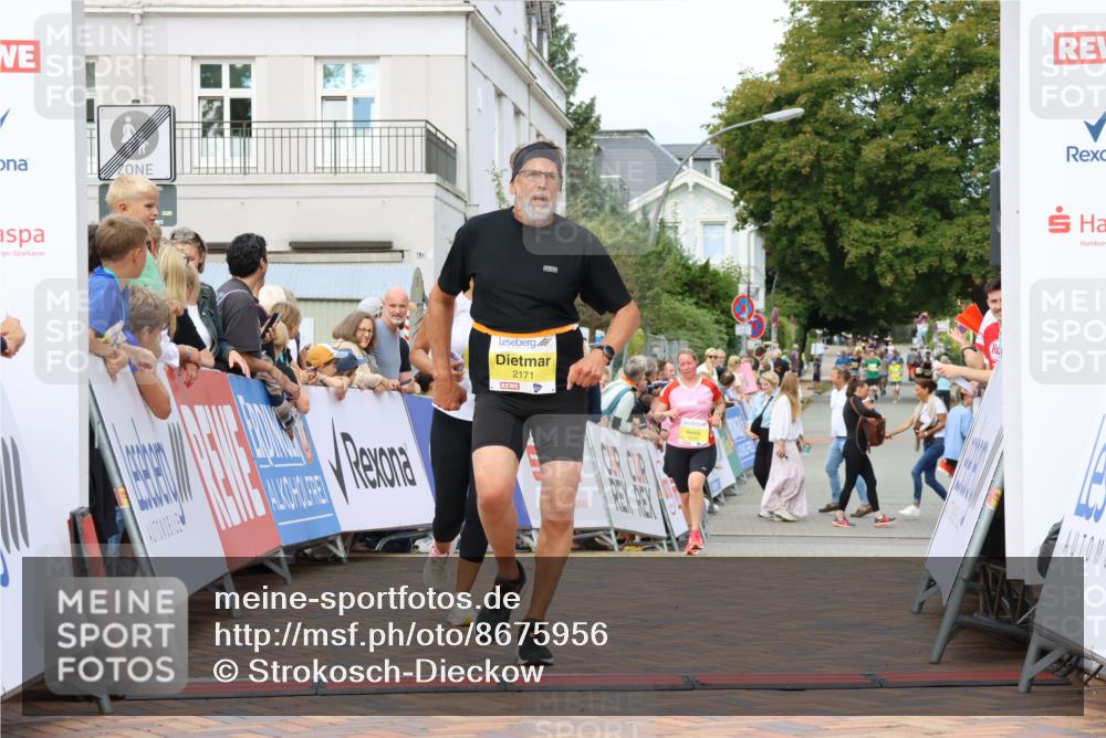 31.08.2025 - 21. Blankeneser Heldenlauf Strokosch-Dieckow http://msf.ph/oto/8675956 31.08.2025 10:34:07 Ziel 2378, 2563, 2724, 2120, 2171 meine-sportfotos.de