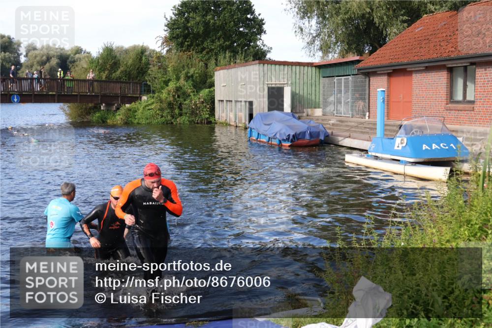 31.08.2025 - Elbe Triathlon Hamburg Luisa Fischer http://msf.ph/oto/8676006 31.08.2025 09:02:59 Schwimmen 480, 493, 496 meine-sportfotos.de