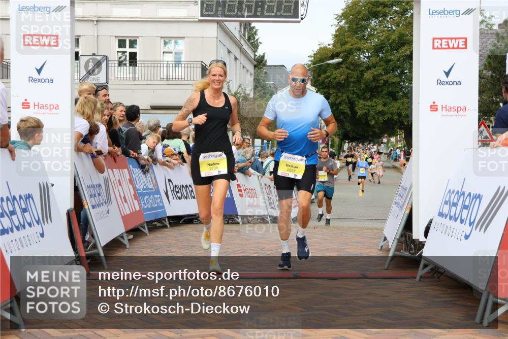 31.08.2025 - 21. Blankeneser Heldenlauf Strokosch-Dieckow http://msf.ph/oto/8676010 31.08.2025 10:28:43 Ziel 2346, 2697, 2700, 2351, 2687 meine-sportfotos.de