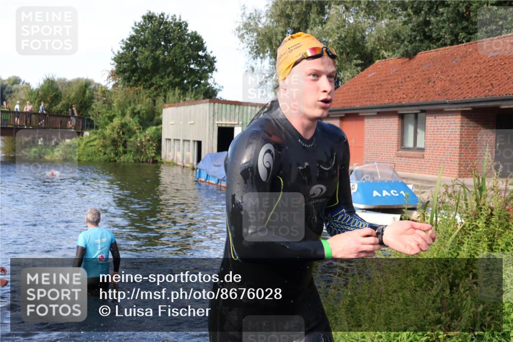 31.08.2025 - Elbe Triathlon Hamburg Luisa Fischer http://msf.ph/oto/8676028 31.08.2025 09:03:04 Schwimmen 480, 493, 496 meine-sportfotos.de