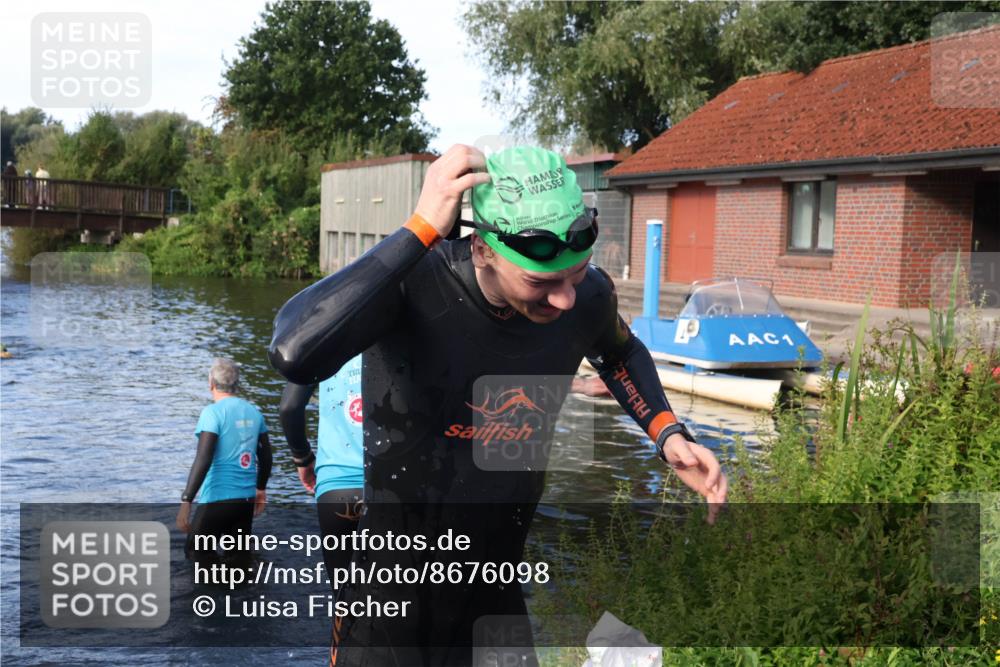 31.08.2025 - Elbe Triathlon Hamburg Luisa Fischer http://msf.ph/oto/8676098 31.08.2025 09:04:33 Schwimmen 407 meine-sportfotos.de