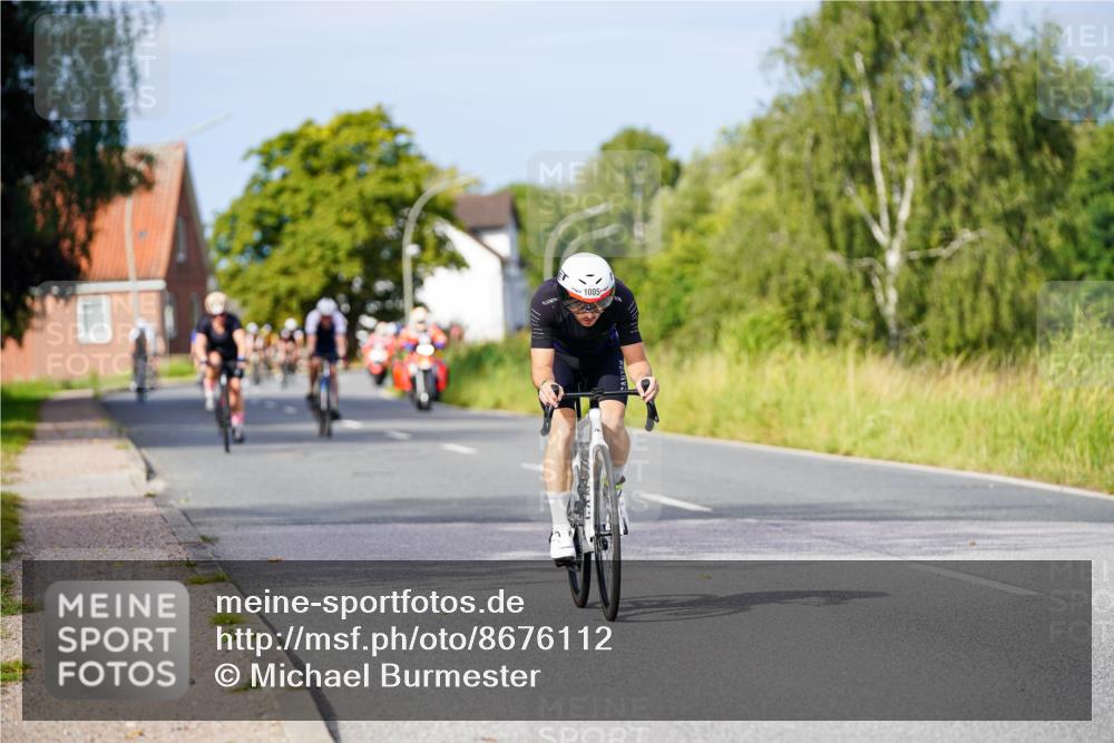 31.08.2025 - Elbe Triathlon Hamburg Michael Burmester http://msf.ph/oto/8676112 31.08.2025 10:22:45 Radfahren 878, 950, 1005, 1048 meine-sportfotos.de