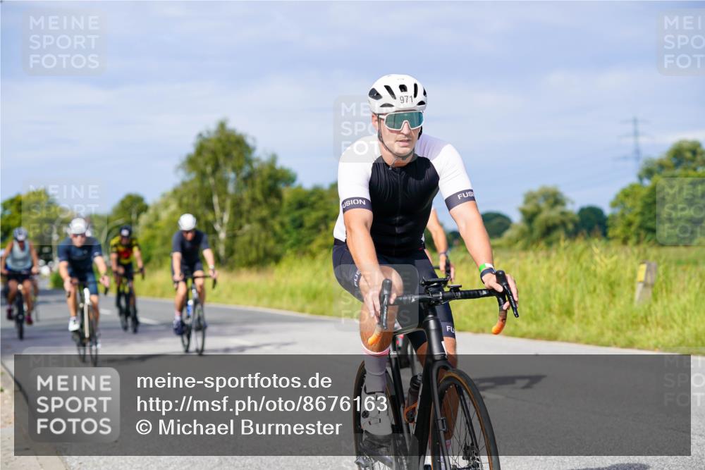31.08.2025 - Elbe Triathlon Hamburg Michael Burmester http://msf.ph/oto/8676163 31.08.2025 10:22:59 Radfahren 698, 747, 762, 792, 805, 871, 942, 963, 971, 978, 995, 1063, 1067, 1106 meine-sportfotos.de
