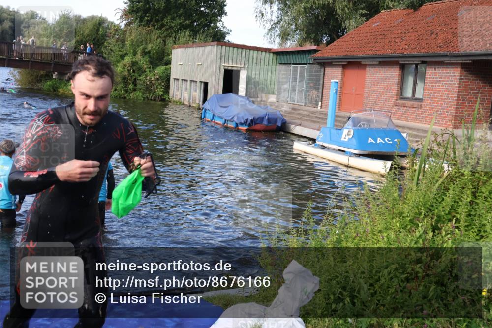 31.08.2025 - Elbe Triathlon Hamburg Luisa Fischer http://msf.ph/oto/8676166 31.08.2025 09:05:24 Schwimmen 495, 522 meine-sportfotos.de