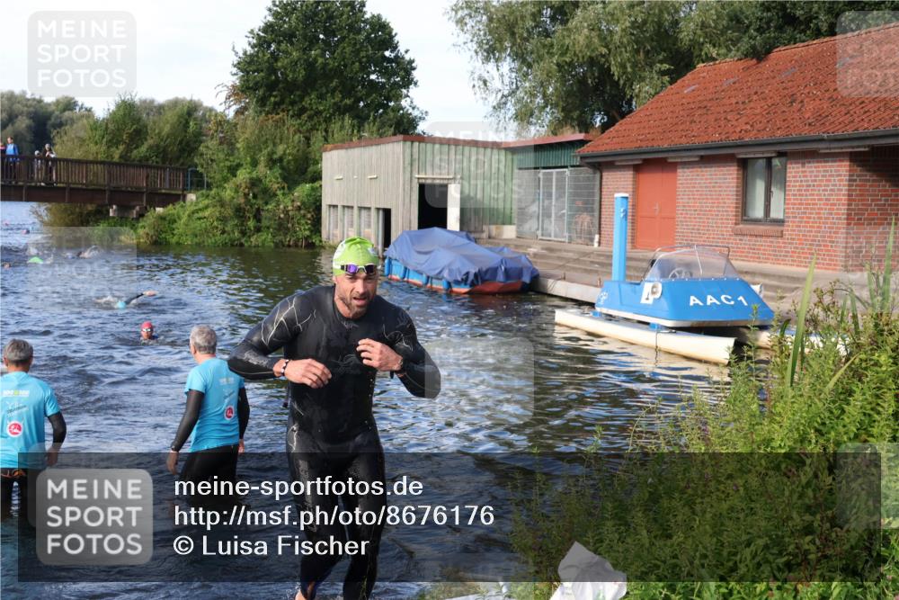 31.08.2025 - Elbe Triathlon Hamburg Luisa Fischer http://msf.ph/oto/8676176 31.08.2025 09:05:38 Schwimmen 596, 672 meine-sportfotos.de