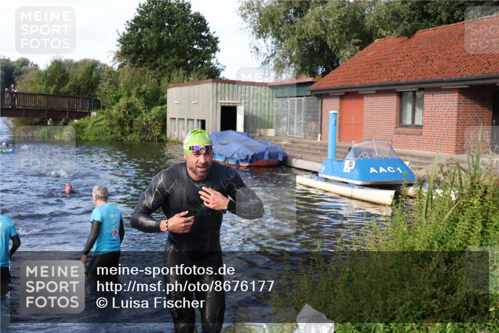 31.08.2025 - Elbe Triathlon Hamburg Luisa Fischer http://msf.ph/oto/8676177 31.08.2025 09:05:38 Schwimmen 596, 672 meine-sportfotos.de