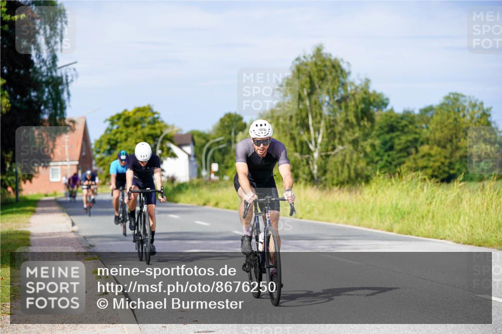 31.08.2025 - Elbe Triathlon Hamburg Michael Burmester http://msf.ph/oto/8676250 31.08.2025 10:23:18 Radfahren 922, 965, 989, 1016, 1056, 1086, 1107 meine-sportfotos.de