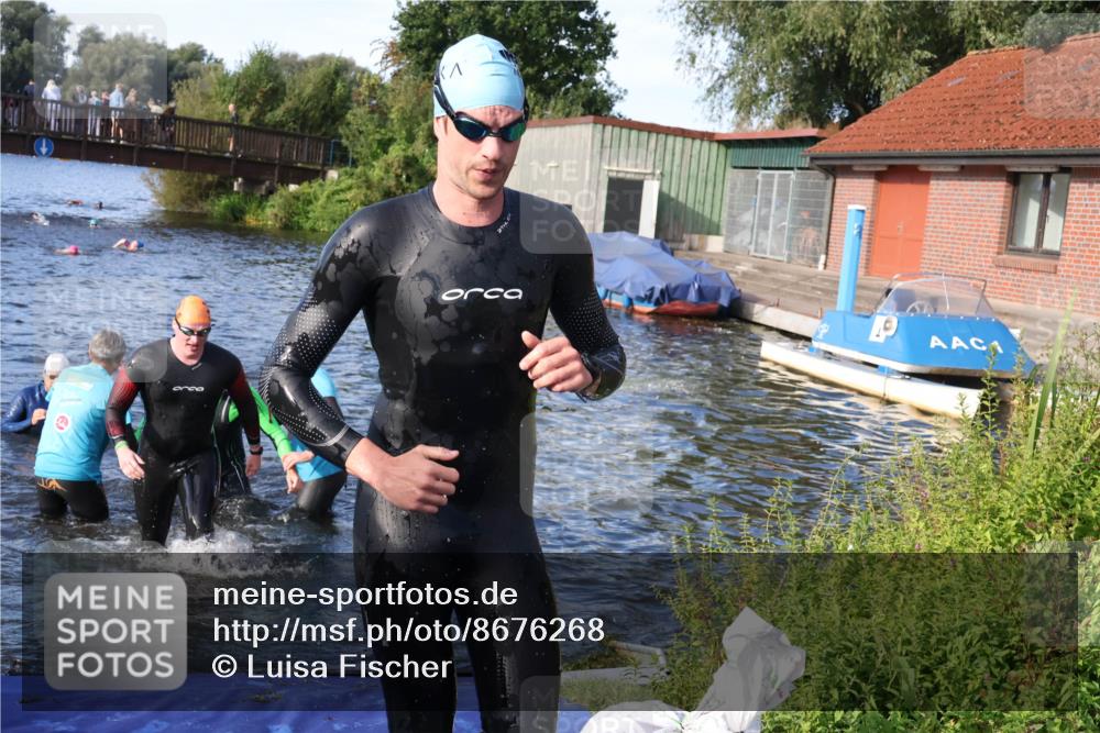 31.08.2025 - Elbe Triathlon Hamburg Luisa Fischer http://msf.ph/oto/8676268 31.08.2025 09:06:21 Schwimmen 410, 416, 524, 530, 598 meine-sportfotos.de