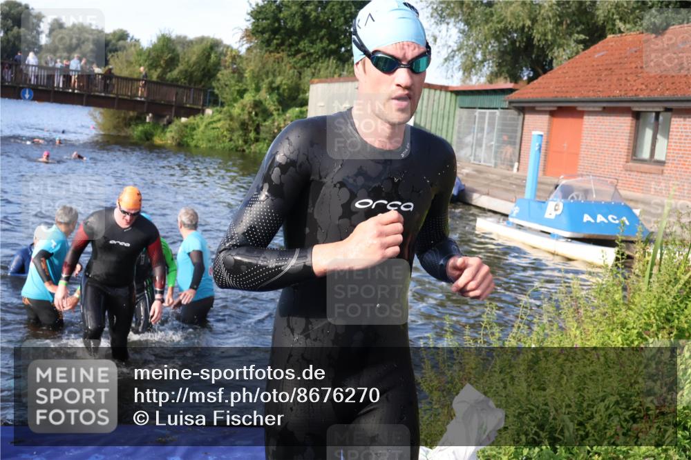 31.08.2025 - Elbe Triathlon Hamburg Luisa Fischer http://msf.ph/oto/8676270 31.08.2025 09:06:22 Schwimmen 416, 524, 530, 598 meine-sportfotos.de