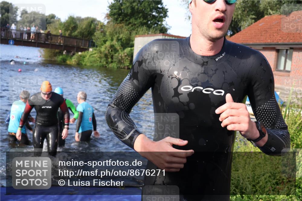 31.08.2025 - Elbe Triathlon Hamburg Luisa Fischer http://msf.ph/oto/8676271 31.08.2025 09:06:22 Schwimmen 416, 524, 530, 598 meine-sportfotos.de
