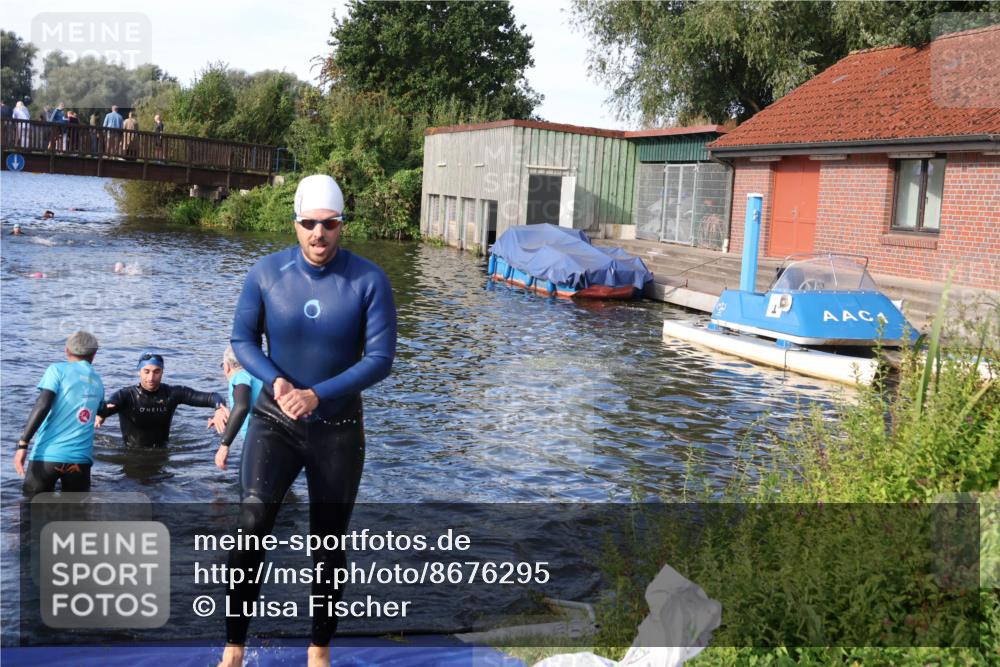 31.08.2025 - Elbe Triathlon Hamburg Luisa Fischer http://msf.ph/oto/8676295 31.08.2025 09:06:29 Schwimmen 530, 537 meine-sportfotos.de