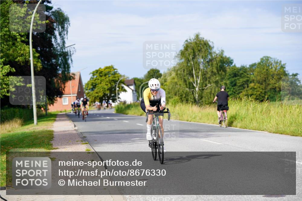 31.08.2025 - Elbe Triathlon Hamburg Michael Burmester http://msf.ph/oto/8676330 31.08.2025 10:23:39 Radfahren 836, 945, 1065 meine-sportfotos.de