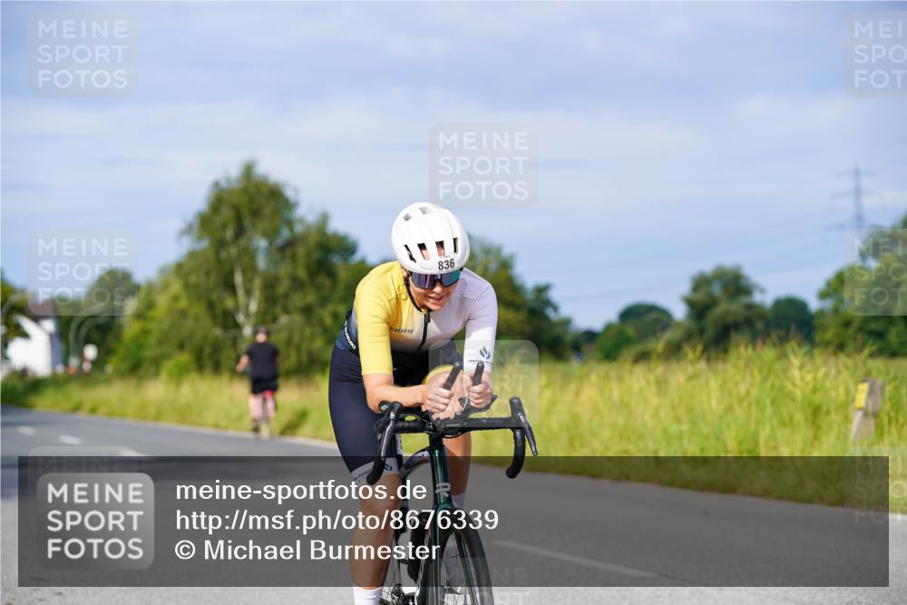 31.08.2025 - Elbe Triathlon Hamburg Michael Burmester http://msf.ph/oto/8676339 31.08.2025 10:23:40 Radfahren 836, 945, 1065, 1095 meine-sportfotos.de