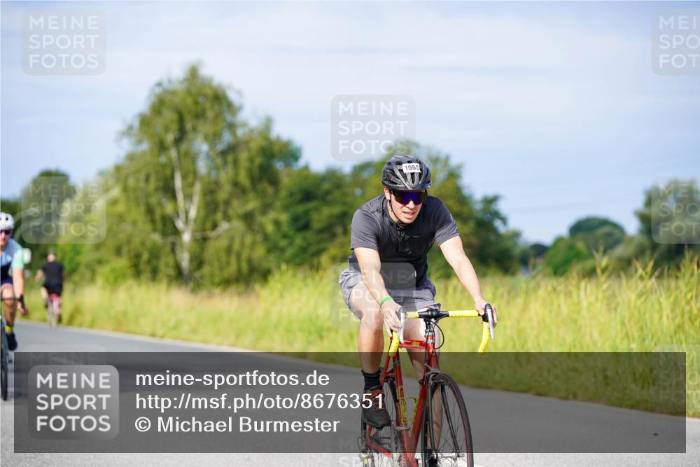 31.08.2025 - Elbe Triathlon Hamburg Michael Burmester http://msf.ph/oto/8676351 31.08.2025 10:23:44 Radfahren 945, 1065, 1091, 1095 meine-sportfotos.de