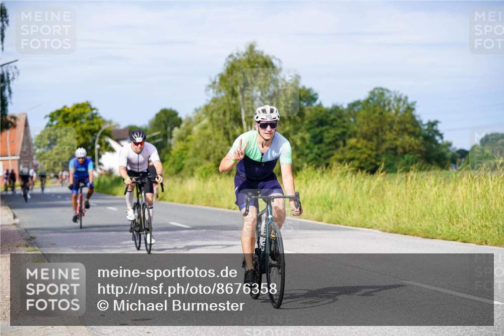 31.08.2025 - Elbe Triathlon Hamburg Michael Burmester http://msf.ph/oto/8676358 31.08.2025 10:23:45 Radfahren 945, 1065, 1091, 1095 meine-sportfotos.de