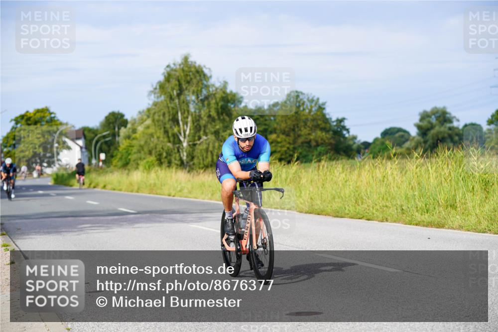 31.08.2025 - Elbe Triathlon Hamburg Michael Burmester http://msf.ph/oto/8676377 31.08.2025 10:23:48 Radfahren 704, 818, 945, 1091, 1095, 1109 meine-sportfotos.de