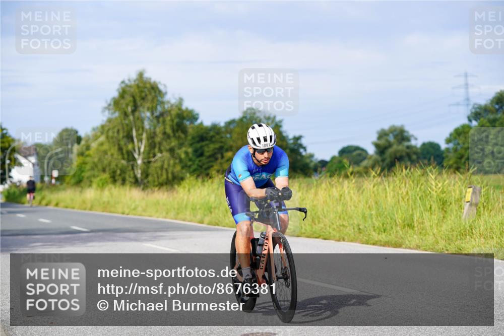31.08.2025 - Elbe Triathlon Hamburg Michael Burmester http://msf.ph/oto/8676381 31.08.2025 10:23:48 Radfahren 704, 818, 945, 1091, 1095, 1109 meine-sportfotos.de