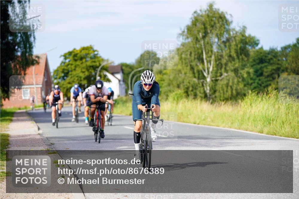 31.08.2025 - Elbe Triathlon Hamburg Michael Burmester http://msf.ph/oto/8676389 31.08.2025 10:23:52 Radfahren 704, 818, 861, 914, 926, 1031, 1043, 1109 meine-sportfotos.de