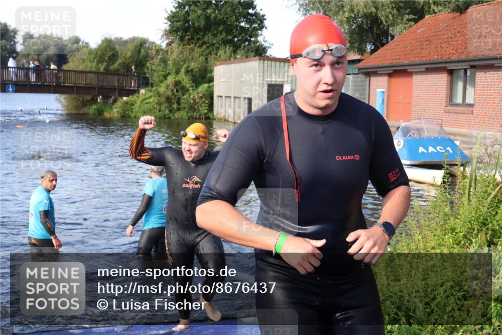 31.08.2025 - Elbe Triathlon Hamburg Luisa Fischer http://msf.ph/oto/8676437 31.08.2025 09:07:41 Schwimmen 402, 487 meine-sportfotos.de