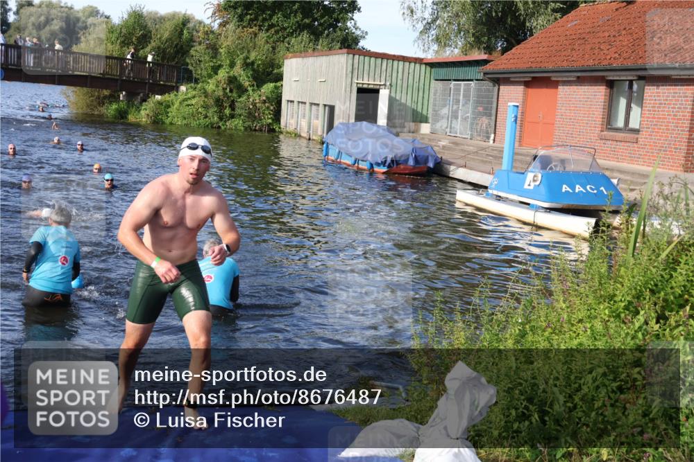 31.08.2025 - Elbe Triathlon Hamburg Luisa Fischer http://msf.ph/oto/8676487 31.08.2025 09:08:39 Schwimmen 399, 633, 636 meine-sportfotos.de